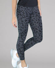 Load image into Gallery viewer, Carbon Cheetah